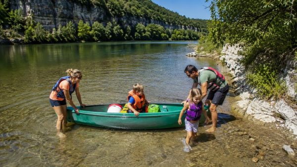 Activités aquatiques avec des enfants dans le lot